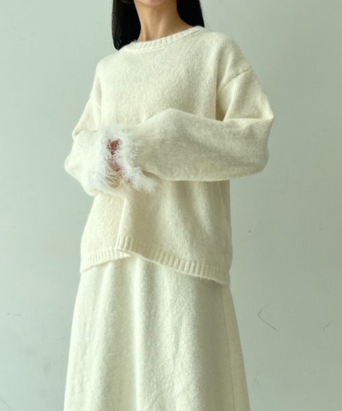 tolene(トレネ)の「きれいめ 袖口フェイクファー使いニットトップス+ニットスカート 上下セットアップ(セットアップ・レディース・チャコールグレー/ホワイト・FREE)」の9枚目の写真