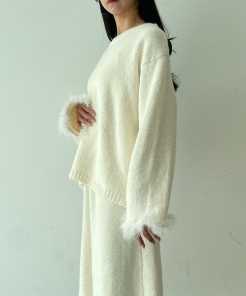 tolene(トレネ)の「きれいめ 袖口フェイクファー使いニットトップス+ニットスカート 上下セットアップ(セットアップ・レディース・チャコールグレー/ホワイト・FREE)」の10枚目の写真