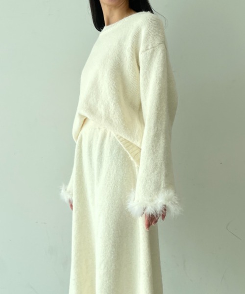 tolene(トレネ)の「きれいめ 袖口フェイクファー使いニットトップス+ニットスカート 上下セットアップ(セットアップ・レディース・チャコールグレー/ホワイト・FREE)」の12枚目の写真