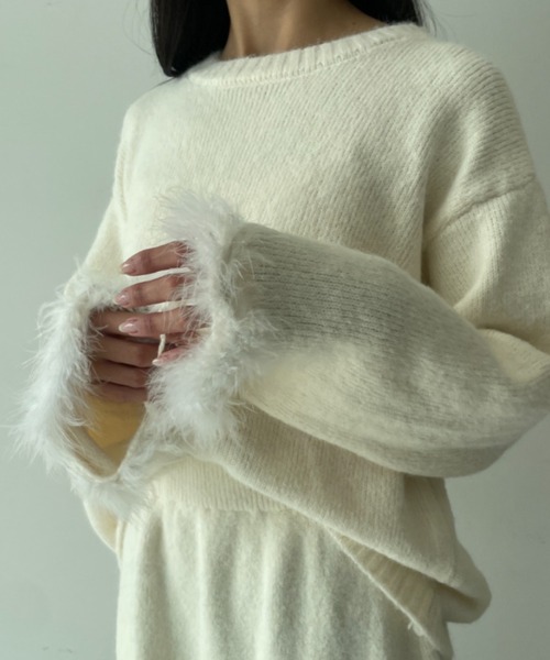 tolene(トレネ)の「きれいめ 袖口フェイクファー使いニットトップス+ニットスカート 上下セットアップ(セットアップ・レディース・チャコールグレー/ホワイト・FREE)」の5枚目の写真