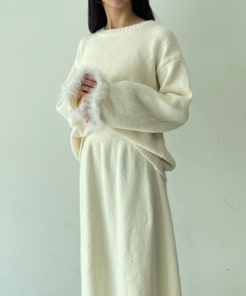 tolene(トレネ)の「きれいめ 袖口フェイクファー使いニットトップス+ニットスカート 上下セットアップ(セットアップ・レディース・チャコールグレー/ホワイト・FREE)」の11枚目の写真