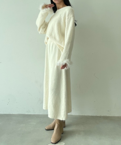 tolene(トレネ)の「きれいめ 袖口フェイクファー使いニットトップス+ニットスカート 上下セットアップ(セットアップ・レディース・チャコールグレー/ホワイト・FREE)」の15枚目の写真