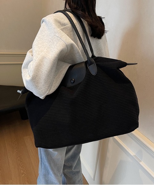 FREE STYLISTS（フリー スタイリスト）の「Y2K ボストンバッグ 旅行 大容量 軽量 トラベルバッグ 一泊 ボストン キャリーオン（ショルダーバッグ・レディース・グレー/ブラック/オフホワイト・FREE）」の3枚目の写真