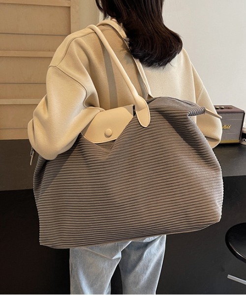 FREE STYLISTS（フリー スタイリスト）の「Y2K ボストンバッグ 旅行 大容量 軽量 トラベルバッグ 一泊 ボストン キャリーオン（ショルダーバッグ・レディース・グレー/ブラック/オフホワイト・FREE）」の17枚目の写真