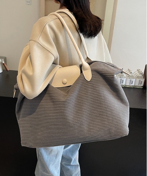 FREE STYLISTS（フリー スタイリスト）の「Y2K ボストンバッグ 旅行 大容量 軽量 トラベルバッグ 一泊 ボストン キャリーオン（ショルダーバッグ・レディース・グレー/ブラック/オフホワイト・FREE）」の18枚目の写真