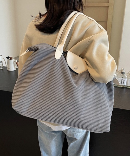 FREE STYLISTS（フリー スタイリスト）の「Y2K ボストンバッグ 旅行 大容量 軽量 トラベルバッグ 一泊 ボストン キャリーオン（ショルダーバッグ・レディース・グレー/ブラック/オフホワイト・FREE）」の20枚目の写真