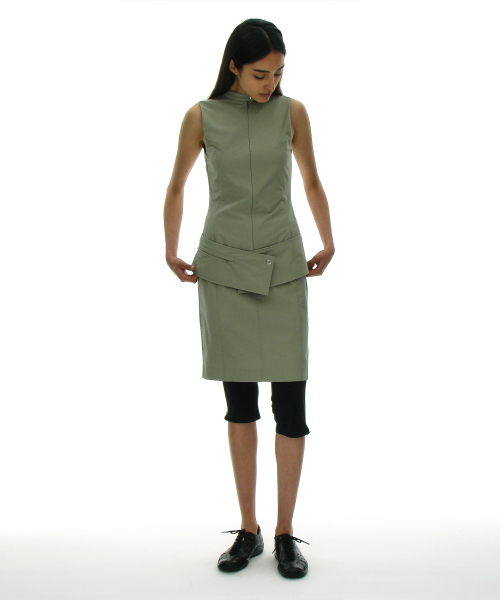 PARTIMENTO WOMEN（パルティメントウィメン）の「ミニマルベルトドレス_ライトカーキ（ワンピース・レディース・オリーブ・SMALL/MEDIUM）」の9枚目の写真