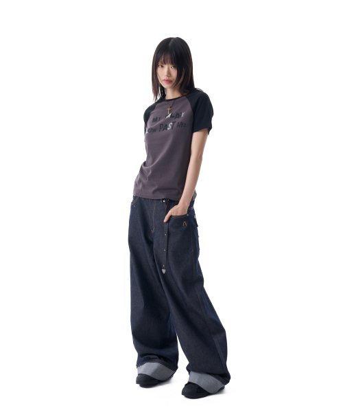 AAKAM(アーカム)の「Rhinestone Graphic Raglan Half Top (Dark Gray)(Tシャツ/カットソー・レディース・その他・1/2)」の4枚目の写真