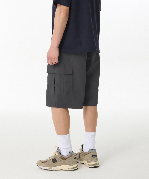 MUSINSA STANDARD（ムシンサスタンダード）の「ナイロンカーゴバンディングバミューダパンツ[グレー]（その他パンツ・メンズ・その他・36/34/29/32/30/31/33/26/27/28）」の2枚目の写真
