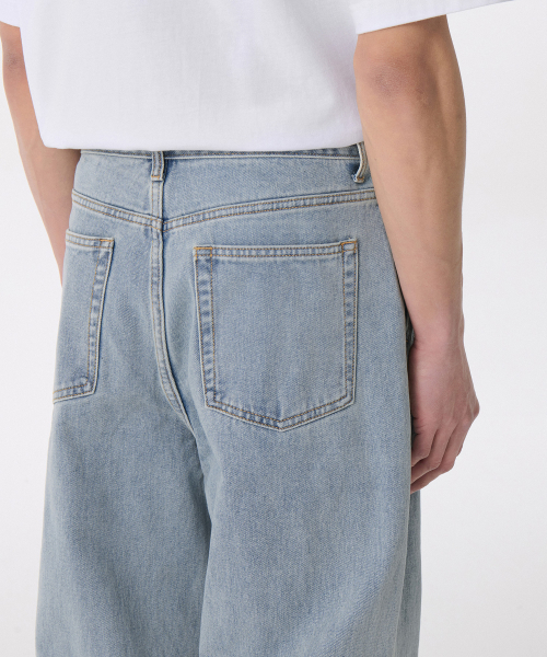 MUSINSA STANDARD（ムシンサスタンダード）の「ツーピンタックワイドデニムパンツ [スカイブルー]（デニムパンツ・メンズ・その他・29/30/31/33/26/27/28/40/38/42/36/34/32）」の2枚目の写真