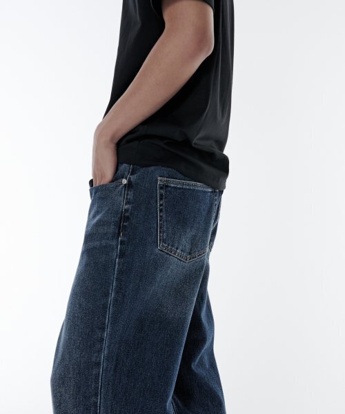 MUSINSA STANDARD（ムシンサスタンダード）の「ルーズストレートデニムパンツ [ミディアムインディゴ]（デニムパンツ・メンズ・その他・38/36/34/32/30/31/33/26/28/29/40/42/27）」の3枚目の写真