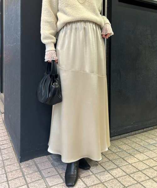 Jena espace merveilleux（ジェナ　エスパスメルヴェイユ）の「【やわらかラメロング】シャイニーラメロングスカート（スカート・レディース・チャコールグレー/ベージュ・FREE）」の2枚目の写真