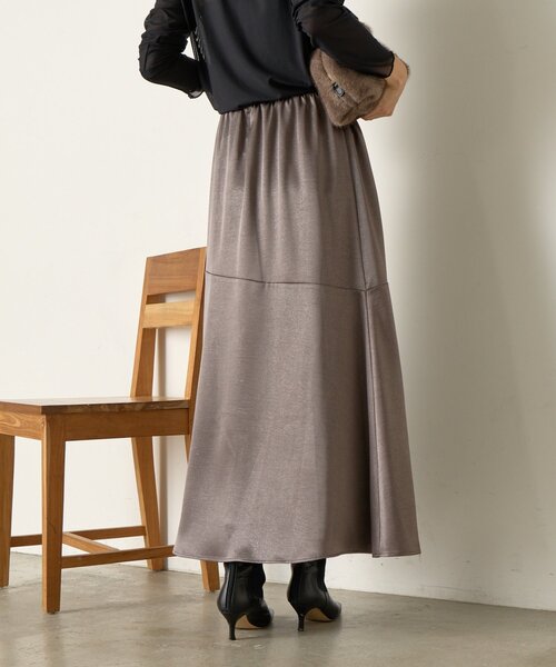 Jena espace merveilleux（ジェナ　エスパスメルヴェイユ）の「【やわらかラメロング】シャイニーラメロングスカート（スカート・レディース・チャコールグレー/ベージュ・FREE）」の4枚目の写真