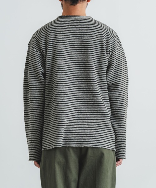 quadro（クオドロ）の「リサイクルウール接結ボーダークルーネックプルオーバー（Tシャツ/カットソー・メンズ・ネイビー/カーキ/ブルー・MEDIUM/LARGE）」の14枚目の写真