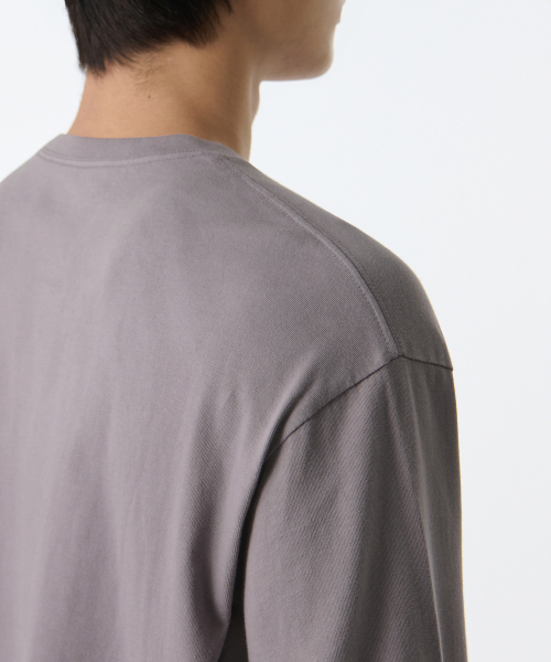 MUSINSA STANDARD（ムシンサスタンダード）の「ブリーチリラックスドリップカフス長袖Tシャツ[パープルグレー]（Tシャツ/カットソー・メンズ・その他・SMALL/MEDIUM/LARGE/X-LARGE/XX-LARGE/XXX-LARGE）」の4枚目の写真