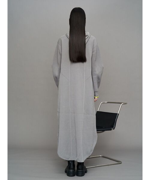 UN3D.（アンスリード）の「HOOD KNIT TENT OP / フードニットテントワンピース（ワンピース・レディース・ブラック/グレー・38/36）」の3枚目の写真