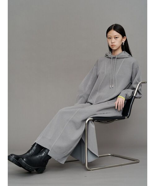 UN3D.（アンスリード）の「HOOD KNIT TENT OP / フードニットテントワンピース（ワンピース・レディース・ブラック/グレー・38/36）」の4枚目の写真