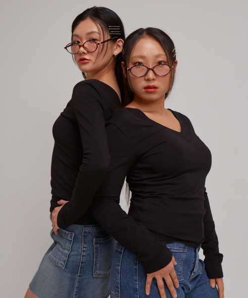 SALON DE YOHN（サロンドヨーン）の「V-neck Basic T_ Black（Tシャツ/カットソー・レディース・その他・LARGE/MEDIUM/SMALL）」の3枚目の写真