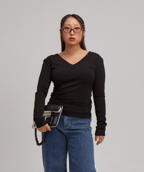 SALON DE YOHN（サロンドヨーン）の「V-neck Basic T_ Black（Tシャツ/カットソー・レディース・その他・LARGE/MEDIUM/SMALL）」の5枚目の写真