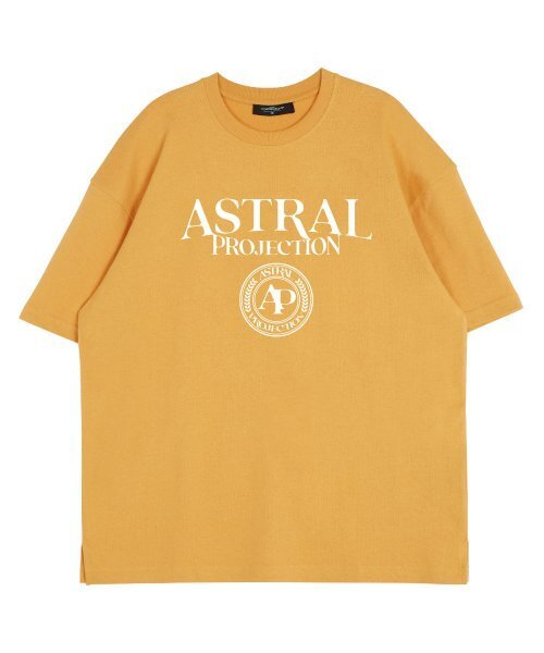 ASTRAL PROJECTION(アストラルプロジェクション)の「レタリングロゴエンブレムラウンドネック15番手綿半袖Tシャツ_チェダー(Tシャツ/カットソー・メンズ・その他・LARGE/X-LARGE)」の2枚目の写真