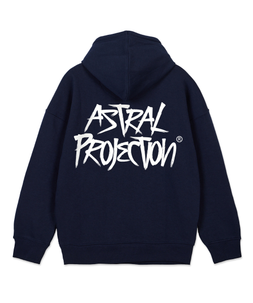 ASTRAL PROJECTION（アストラルプロジェクション）の「グラフィティレタリングワイドショルダーフードパーカー[ノン起毛]_ネイビー（パーカー・メンズ・その他・MEDIUM/LARGE/X-LARGE/XX-LARGE）」の3枚目の写真