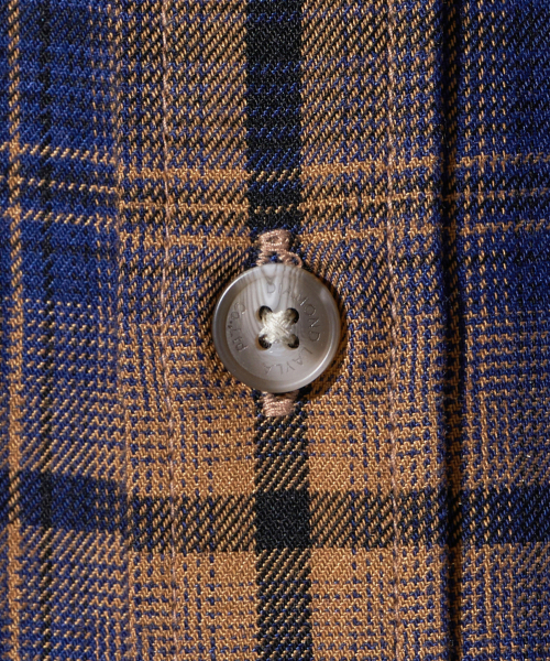 Diamond Layla(ダイアモンドレイラ)の「Layered Camel Navy Mood Check Shirt S165(シャツ/ブラウス・レディース・その他・SMALL/MEDIUM)」の4枚目の写真