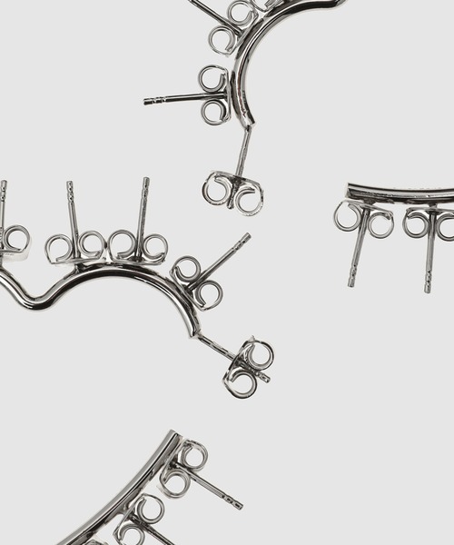 D'heygere（ディヘラ）の「Heart Stud Hoops（ピアス（両耳用）・レディース・シルバー・ONE SIZE）」の3枚目の写真