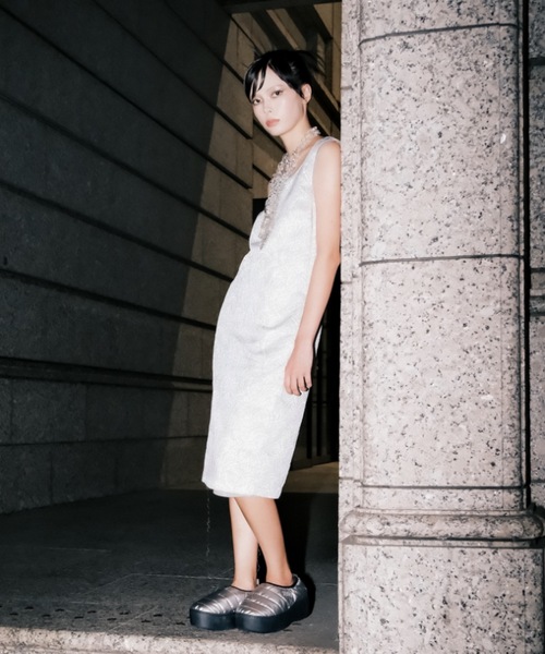 Beyond Basics(ビヨンド ベーシックス)の「SUBU / VAMP Platform / SILVER(スリッポン・レディース・シルバー・00/0/1/2/3/4)」の7枚目の写真