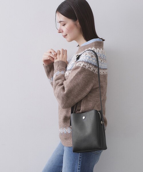 OPAQUE.CLIP（オペークドットクリップ）の「シュリンク合皮3層ミニショルダーバッグ【軽量／長さ調整可能】（ショルダーバッグ・レディース・ベージュ/アイボリー/ブラック/ライトブルー/ピンク系その他・00）」の2枚目の写真