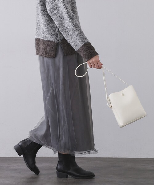 OPAQUE.CLIP（オペークドットクリップ）の「シュリンク合皮3層ミニショルダーバッグ【軽量／長さ調整可能】（ショルダーバッグ・レディース・ベージュ/アイボリー/ブラック/ライトブルー/ピンク系その他・00）」の6枚目の写真