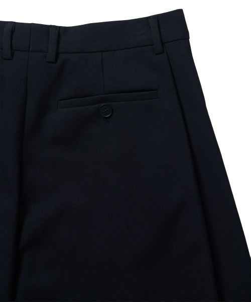 TEN PAST SEVEN(テン ファスト セブン)の「ワイドタックバミューダパンツ - ブラック(その他パンツ・メンズ・その他・LARGE/MEDIUM/SMALL)」の8枚目の写真