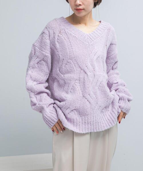 URBAN RESEARCH ROSSO WOMEN(アーバンリサーチ ロッソ)の「ウールカシミヤケーブル編オーバーニット(ニット/セーター・レディース・グレー系その他/オフホワイト/パープル・FREE)」の11枚目の写真