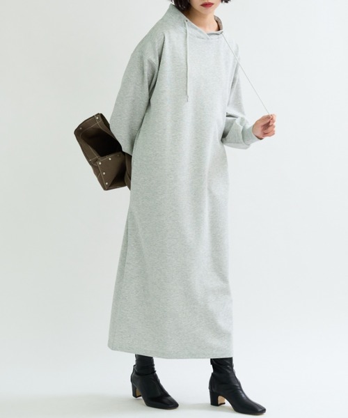 A.D.C.L.（エーディーシーエル）の「ダンボール素材 フード風デザイン ロングワンピース（ワンピース・レディース・杢グレー/ブラック・L/M）」の2枚目の写真