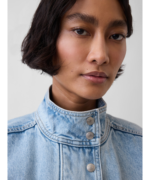 GAP（ギャップ）の「オーバーサイズ デニム ボンバージャケット（デニムジャケット・レディース・ライトインディゴブルー・S/M/XXS/XS/L）」の6枚目の写真