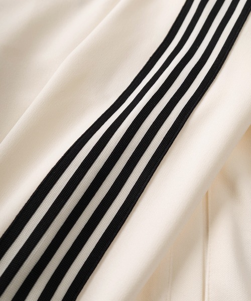 Red Cap Girl(レッドキャプガール)の「【70】【RCG/レッドキャップガール】サイドライン バックプリント トラックジャケット/ジャージ/メンズ/レディース/ユニセックス/セットアップ可能(ジャージ・メンズ・アイボリー/チャコールグレー/ブラック・XL/L/M)」の16枚目の写真