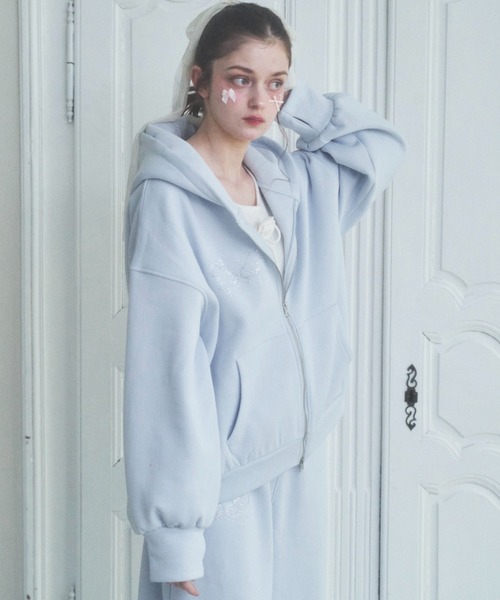 Lovilyn(ラヴィリン)の「エンジェルモチーフジップパーカー(パーカー・レディース・チャコールグレー/ブルー/ピンク・FREE)」の2枚目の写真