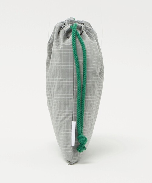 green label relaxing（グリーンレーベルリラクシング）の「巾着バッグ（小）（リップストック） / キッズ（トートバッグ・キッズ・ネイビー/グレー系・FREE）」の3枚目の写真