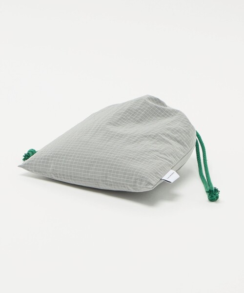 green label relaxing（グリーンレーベルリラクシング）の「巾着バッグ（小）（リップストック） / キッズ（トートバッグ・キッズ・ネイビー/グレー系・FREE）」の7枚目の写真