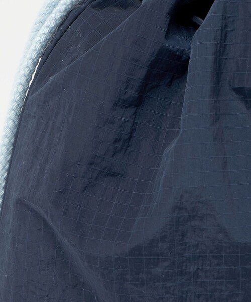 green label relaxing（グリーンレーベルリラクシング）の「巾着バッグ（小）（リップストック） / キッズ（トートバッグ・キッズ・ネイビー/グレー系・FREE）」の16枚目の写真