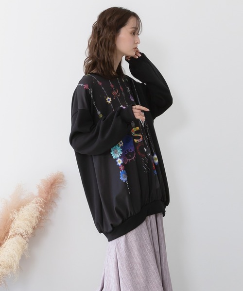 ScoLar(スカラー)の「153764:スカラーガーランド柄裏毛チュニック ScoLar(スカラー)の「153764:スカラーガーランド柄裏毛チュニック