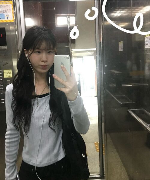 MUSINSA STANDARD WOMAN（ムシンサスタンダードウーマン）の「ウィメンズ ポインテール バレリーナ 長袖Tシャツ [ブラック]（Tシャツ/カットソー・レディース・その他・SMALL/MEDIUM/LARGE/X-SMALL）」の2枚目の写真