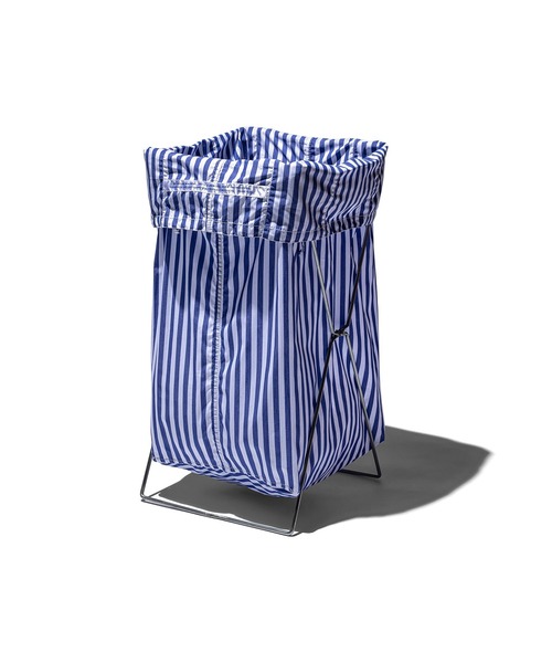 PUEBCO（プエブコ）の「SHIRT FABRIC FOLDING LAUNDRY BASKET Blue Narrow Stripe（ランドリーグッズ・メンズ・ブルー系その他・ONE SIZE）」の2枚目の写真