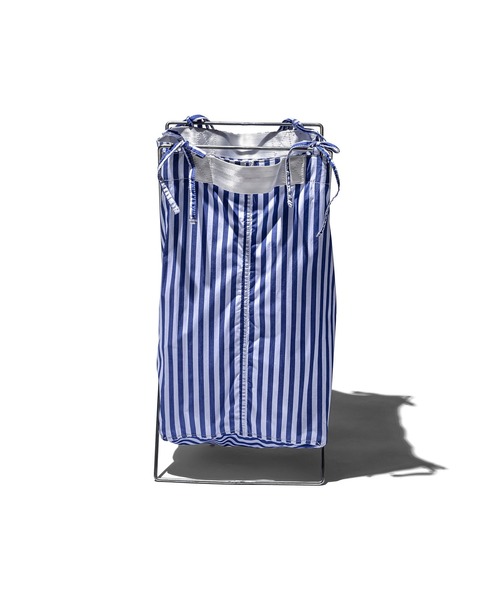 PUEBCO（プエブコ）の「SHIRT FABRIC FOLDING LAUNDRY BASKET Blue Narrow Stripe（ランドリーグッズ・メンズ・ブルー系その他・ONE SIZE）」の4枚目の写真