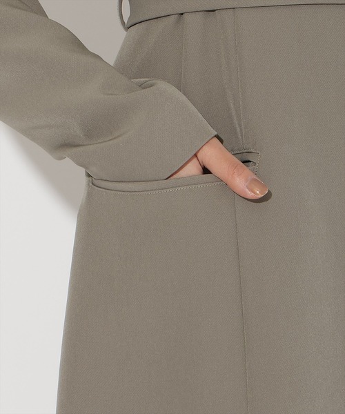 AND COUTURE(アンドクチュール)の「トレンチ風ワンピース(ワンピース・レディース・ブラック/ライトグレー/ベージュ/カーキ・MEDIUM/SMALL)」の6枚目の写真