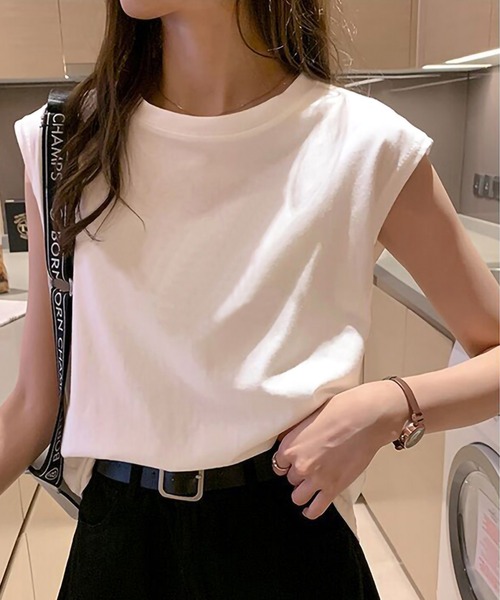 ARCADE(アーケード)の「夏服 さらさらストレッチ ルーズシルエット シンプル ノースリーブ Tシャツ -ARCADE Limited Line-(タンクトップ・レディース・グレイッシュベージュ/ブラック/ブラウン/ホワイト・FREE)」の2枚目の写真