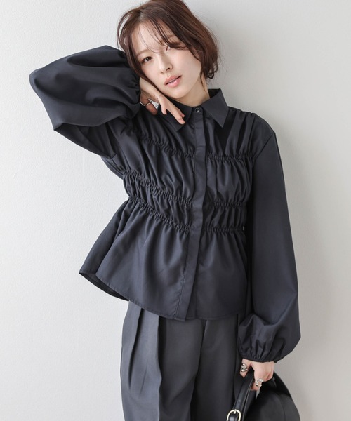 AMELY(エミリー)の「シャーリングギャザー ブラウス(シャツ/ブラウス・レディース・ブラック/ブルー/ホワイト・フリー)」の3枚目の写真