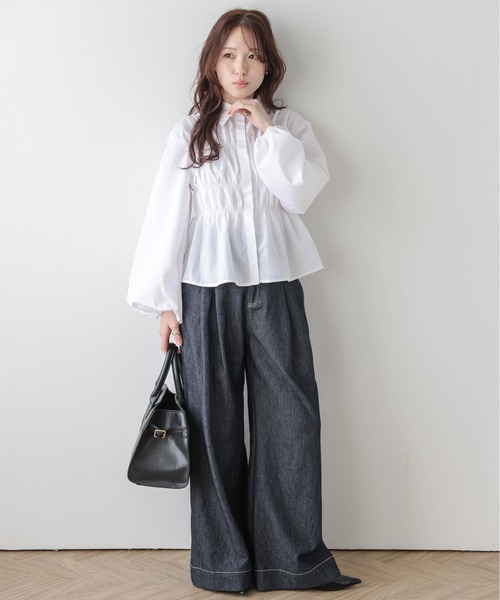 AMELY(エミリー)の「シャーリングギャザー ブラウス(シャツ/ブラウス・レディース・ブラック/ブルー/ホワイト・フリー)」の4枚目の写真