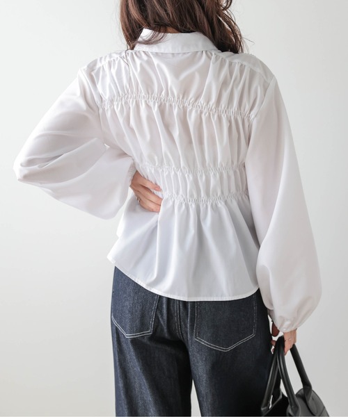AMELY(エミリー)の「シャーリングギャザー ブラウス(シャツ/ブラウス・レディース・ブラック/ブルー/ホワイト・フリー)」の6枚目の写真