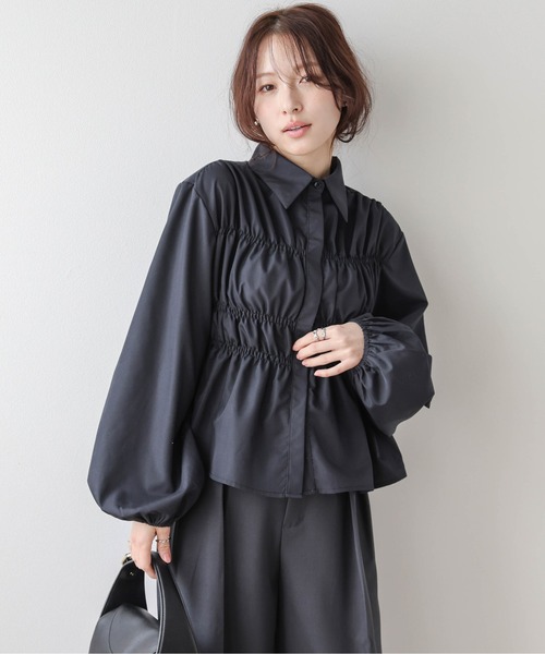 AMELY(エミリー)の「シャーリングギャザー ブラウス(シャツ/ブラウス・レディース・ブラック/ブルー/ホワイト・フリー)」の8枚目の写真