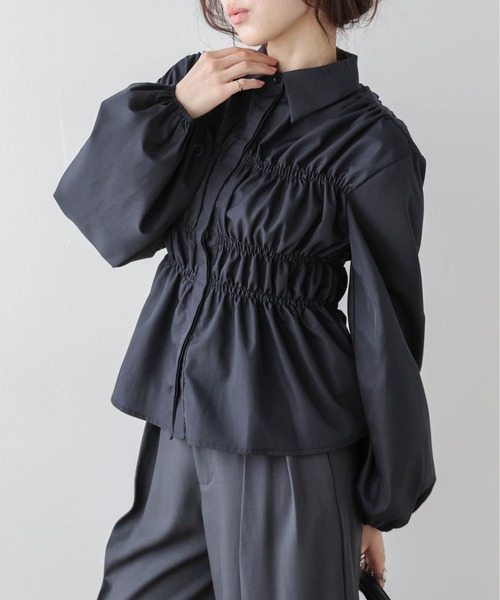 AMELY(エミリー)の「シャーリングギャザー ブラウス(シャツ/ブラウス・レディース・ブラック/ブルー/ホワイト・フリー)」の10枚目の写真